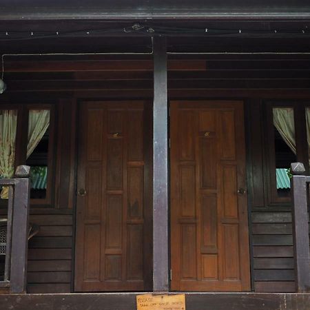 Baan Kong Homestay Ayutthaya Extérieur photo